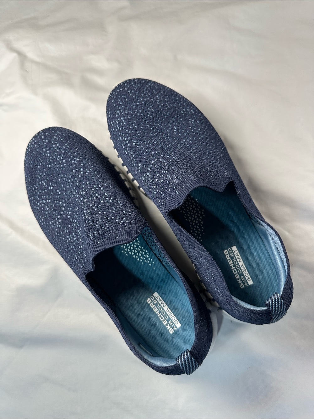 Skechers Women's Navy Slip-On Knit Athletic Sneakers size 9